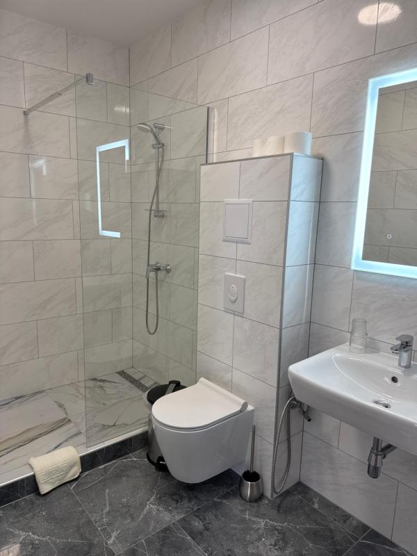 Standard Quadruple Room image 3