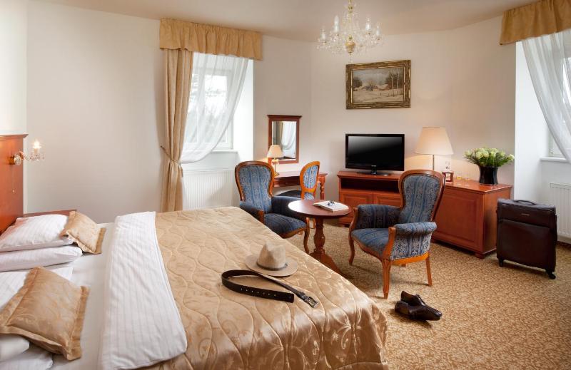 Standard Double Room image 3