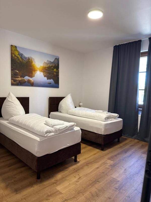 Twin Room image 2
