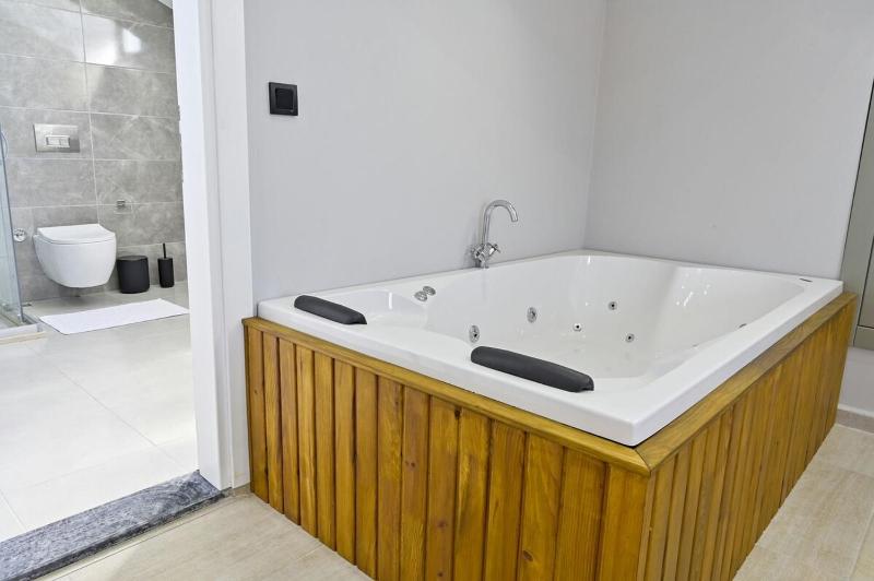 BENDİS - Villa for 8 People in the center of Fethiye - image 10