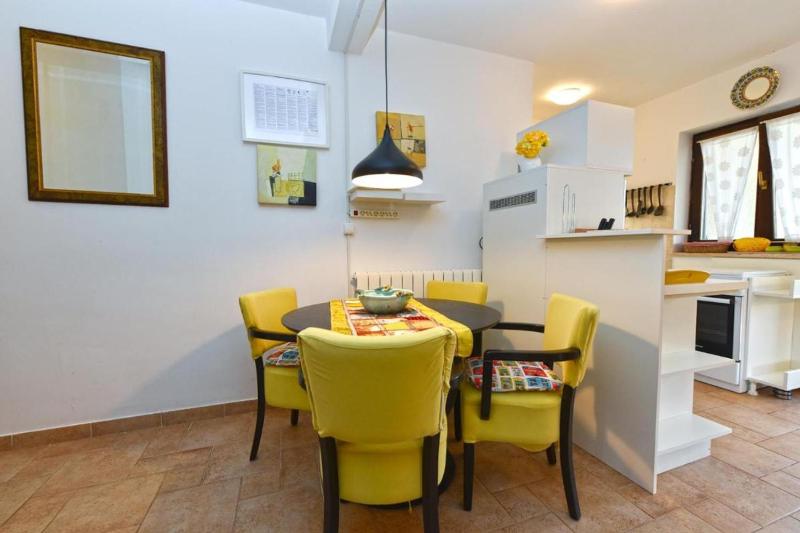 Stylish flat with pool access and fully equipped spaces - image 20