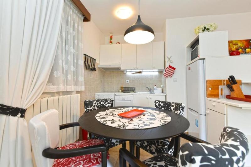 Charming apartment with balcony and pool - image 17