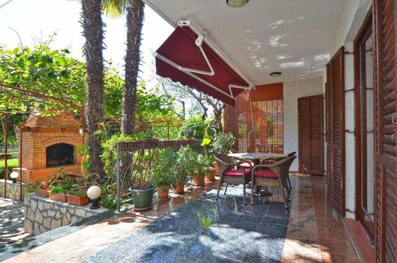 Ground floor retreat with bbq - image 1