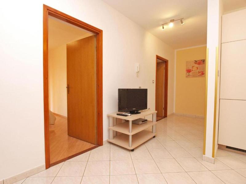 Ground floor retreat with bbq - image 11