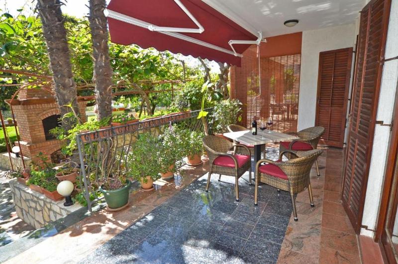 Ground floor retreat with bbq - image 2