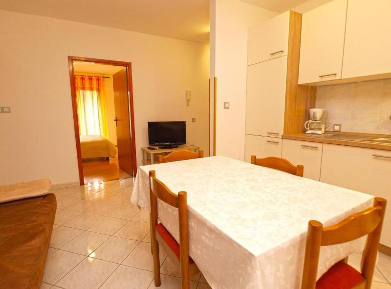 Ground floor retreat with bbq - image 14