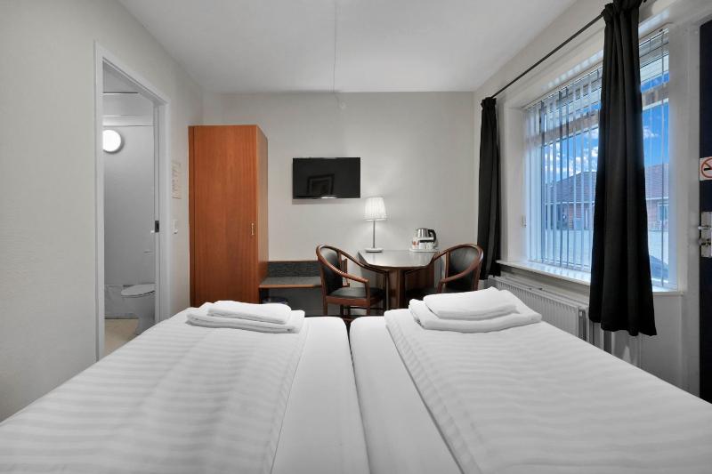 Economy Double or Twin Room image 4