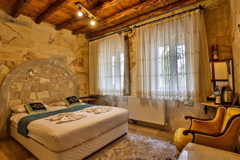 Large Double Room image 1