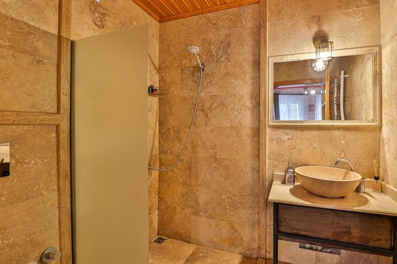 Deluxe Room image 2