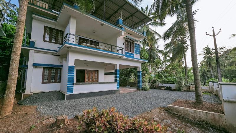Spacious 2-storey home-4 bedroom - image 1