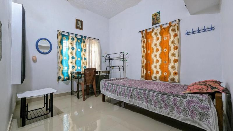 Spacious 2-storey home-4 bedroom - image 6
