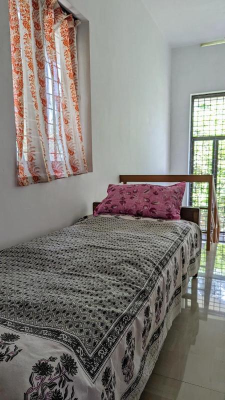 Spacious 2-storey home-4 bedroom - image 14