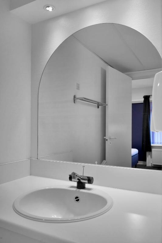 Economy Double or Twin Room image 3