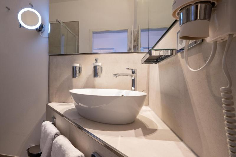 Superior Double Room image 2