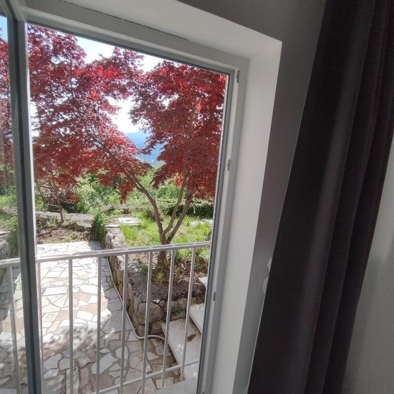 One-Bedroom Apartment with Patio, Terrace and Private Entrance image 2