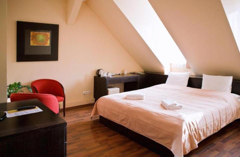 Standard Double/Twin Room image 2