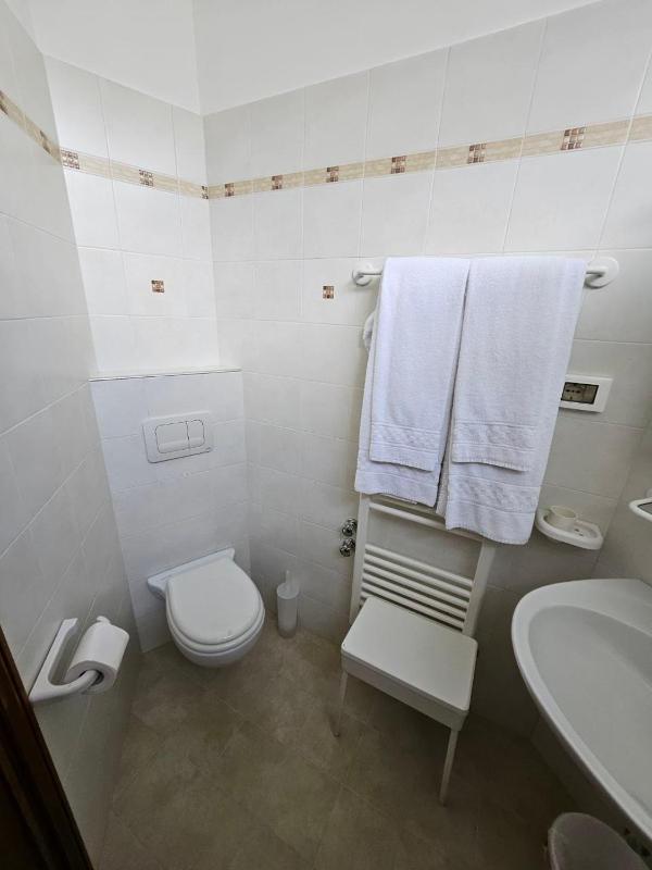 Single Room image 3