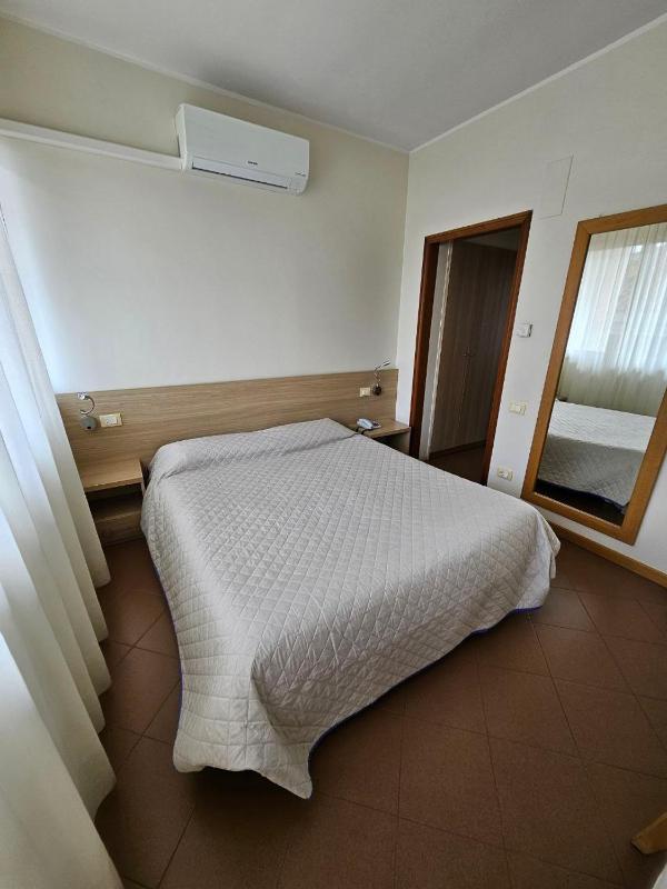 Superior Single Room image 4