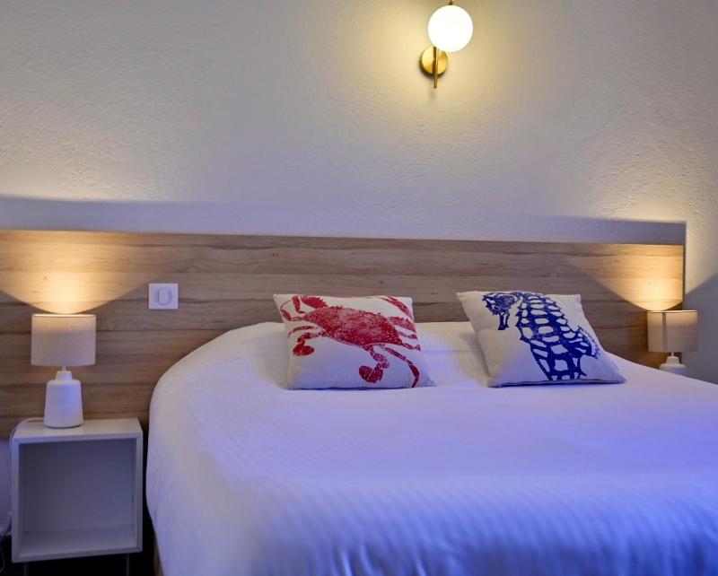 Queen Room with Garden View image 1