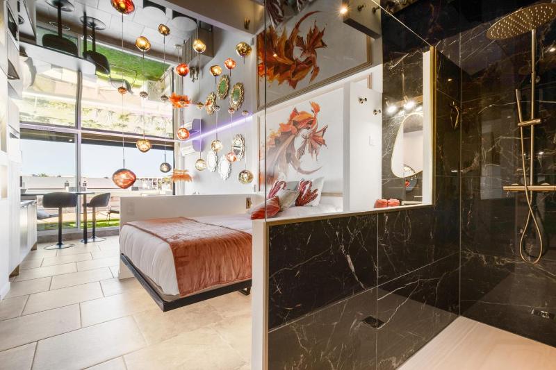 Le Daïquiri Renovated Apartment with Terrace in the Naturist Village - image 3