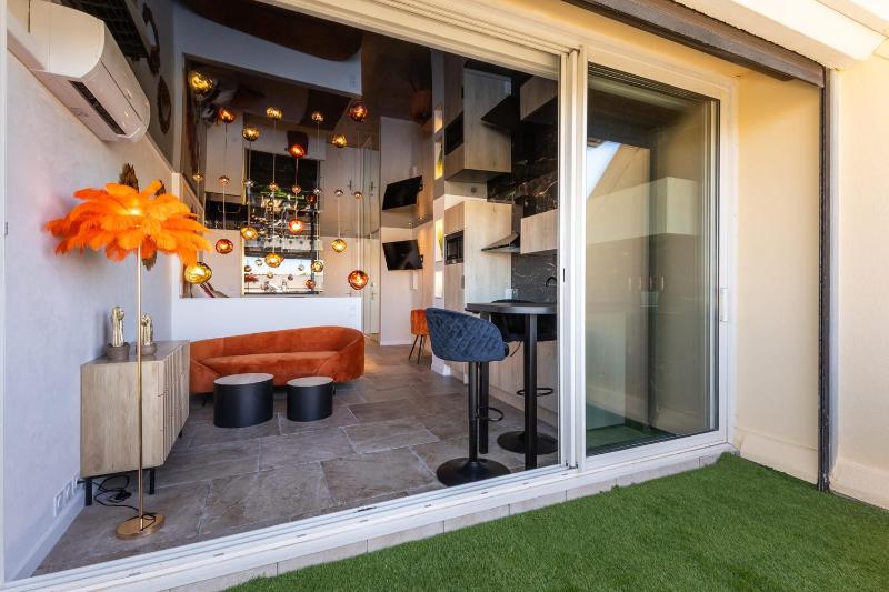 Le Daïquiri Renovated Apartment with Terrace in the Naturist Village - image 2