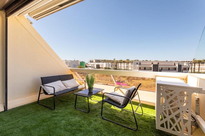 Le Daïquiri Renovated Apartment with Terrace in the Naturist Village - image 10