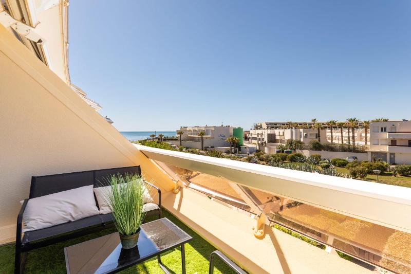 Le Daïquiri Renovated Apartment with Terrace in the Naturist Village - image 4