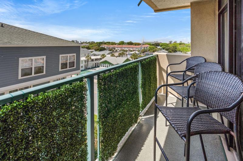 One-Bedroom Apartment image 3