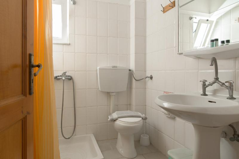 Ground Floor Twin Room with Sea/Pool View image 1