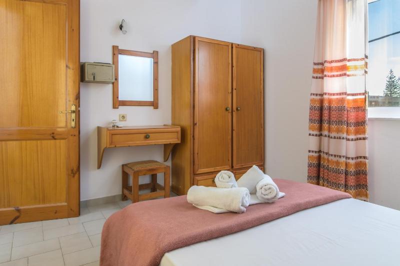 Ground Floor Triple Room with Sea/Pool View image 4