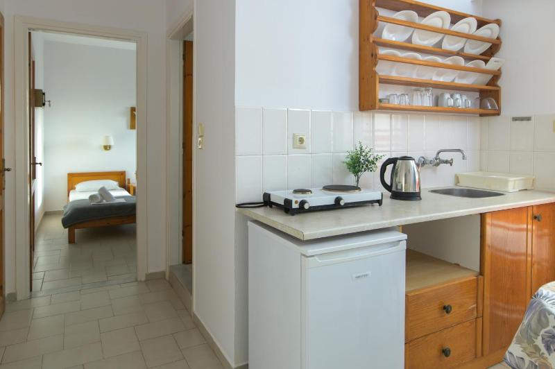 Ground Floor Twin Room with Side Sea View image 3