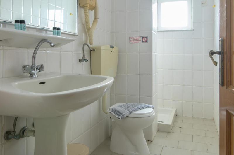 Ground Floor Triple Room with Garden View image 2