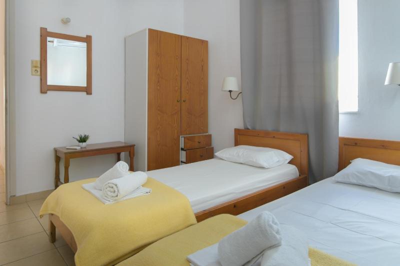 Ground Floor Twin Room with Garden View image 3