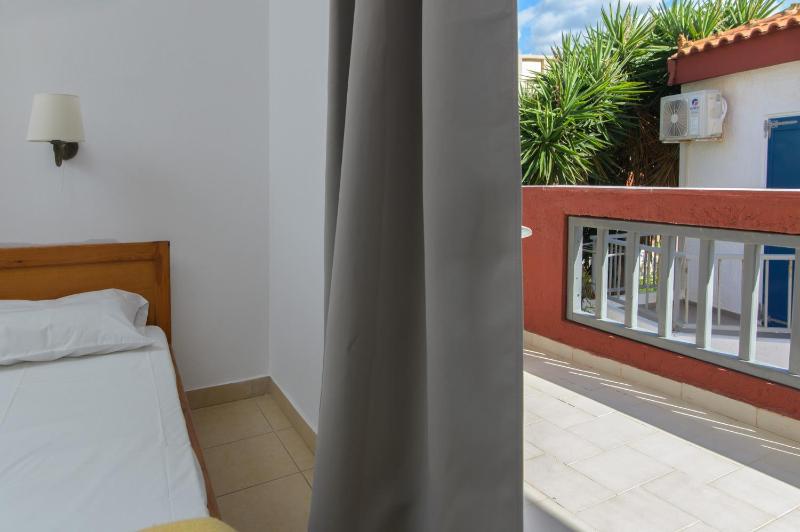 Ground Floor Twin Room with Garden View image 2