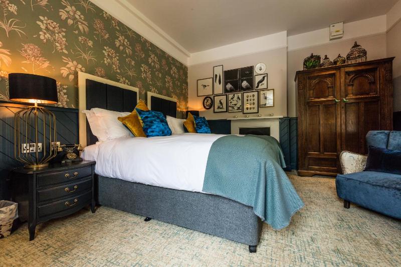 Twin Room image 2