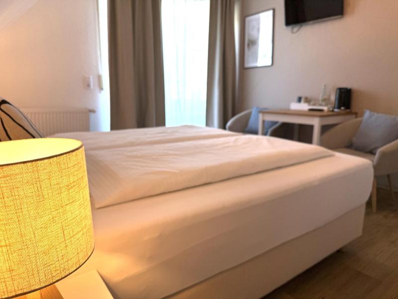 Small Double Room image 2