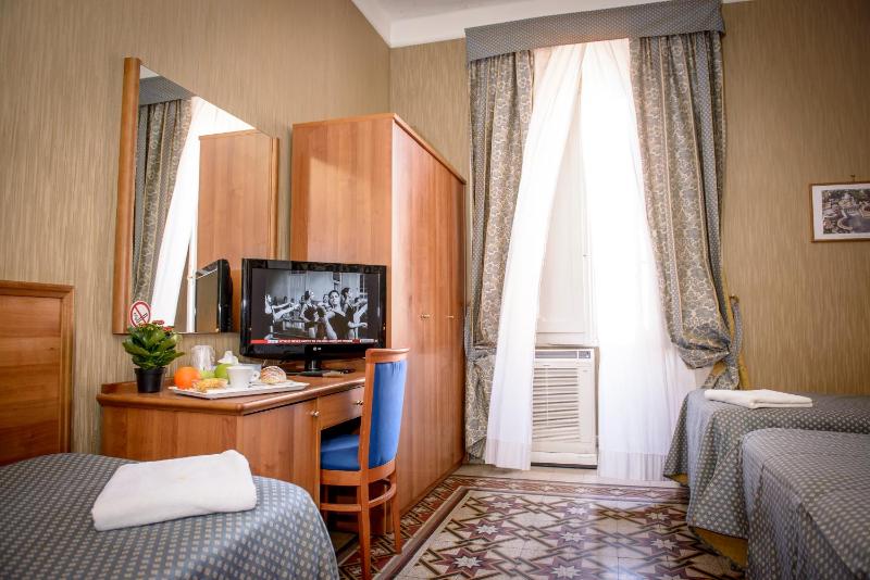 Quadruple Room image 4