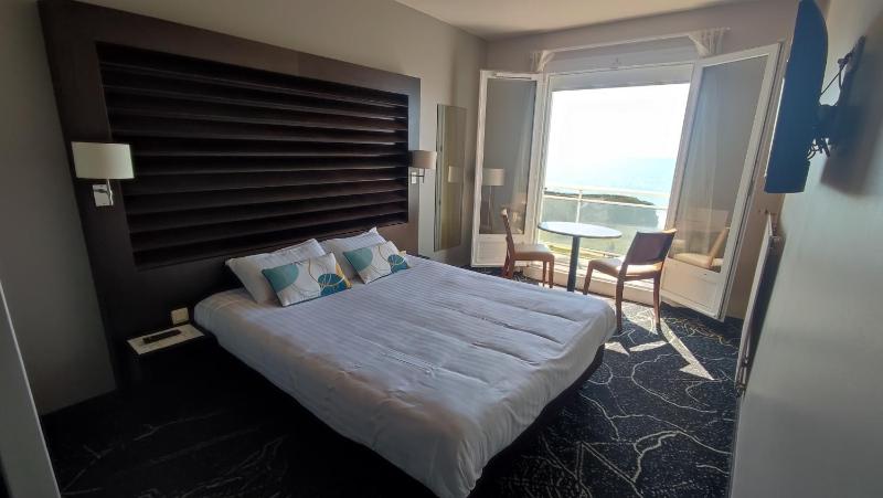  Double Room with Balcony and Sea View image 1