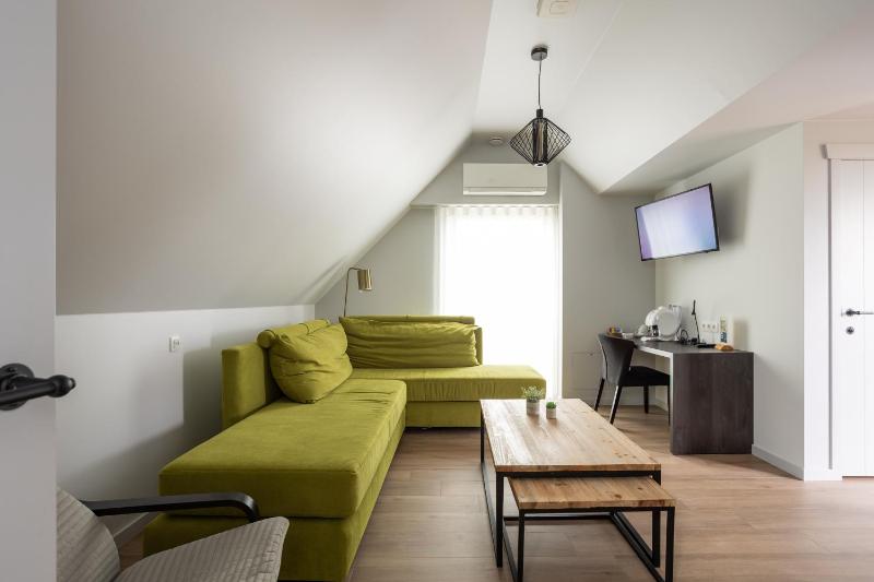 Superior Family Room image 1