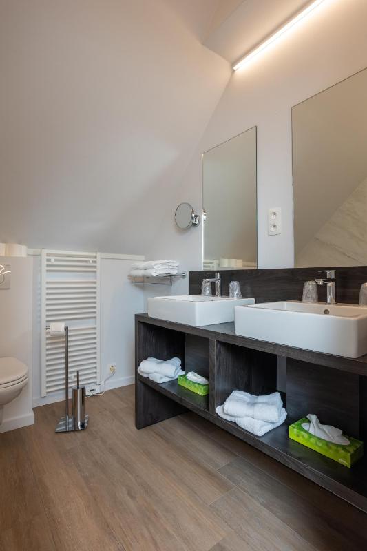 Superior Family Room image 2