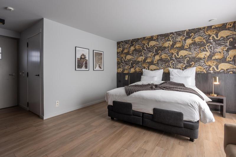 Deluxe Double Room (2 Adults + 1 Child) image 2