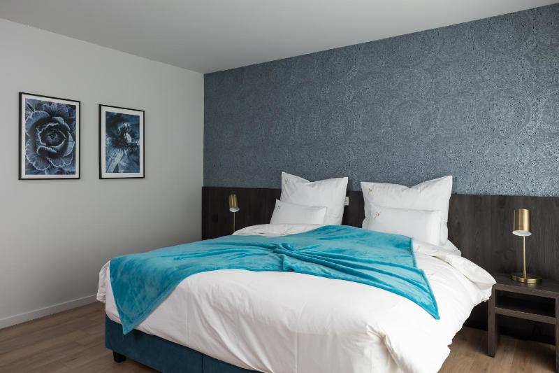 Deluxe Double Room (2 Adults + 1 Child) image 4