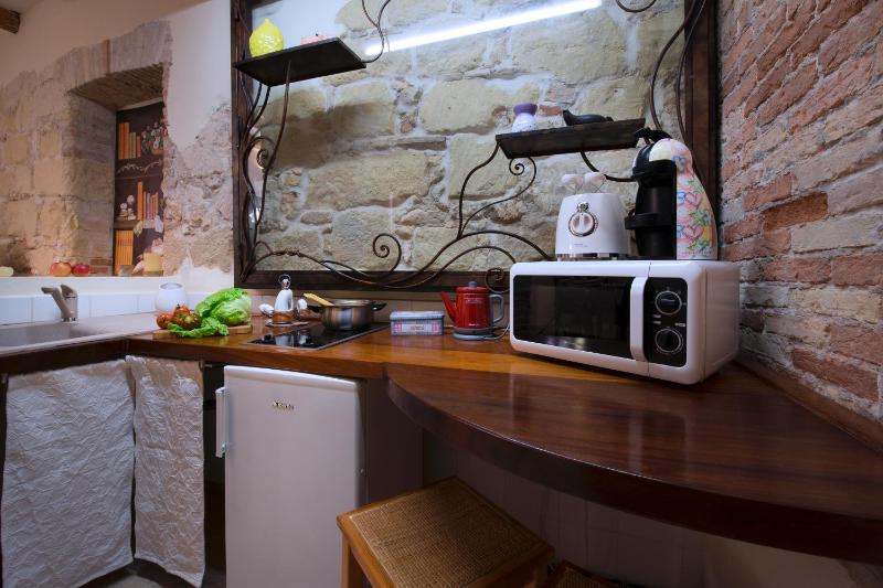 One-Bedroom Apartment image 4