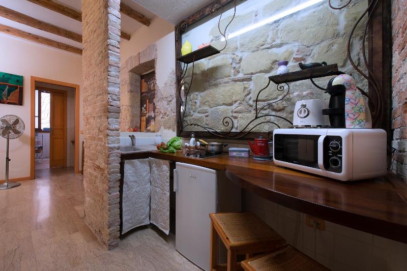 One-Bedroom Apartment image 2