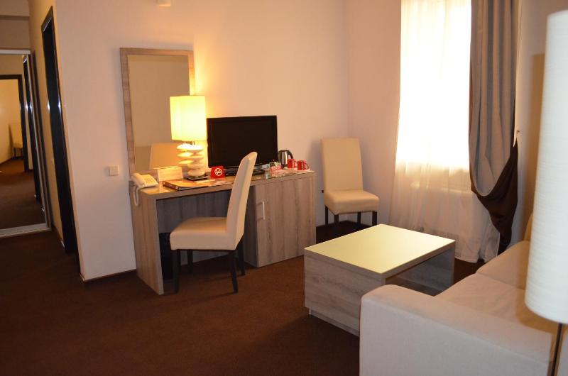 Family Room image 3