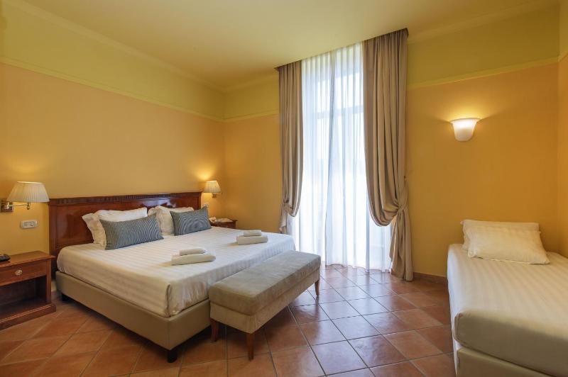 Quadruple Room image 3