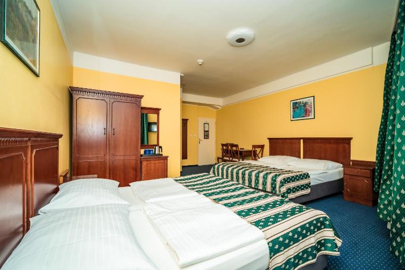 Quadruple Room image 1