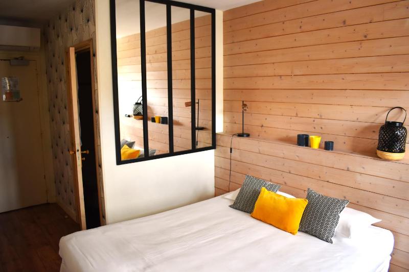 Double Room image 3