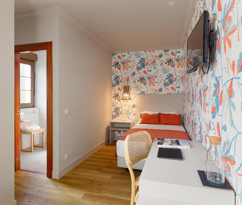 Single Room image 3