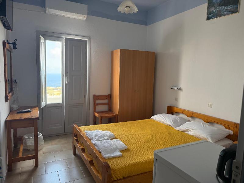 Double Room image 3